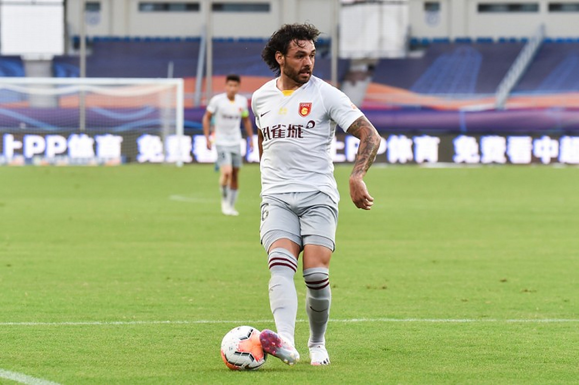 体育评论员对球员表现进行点评