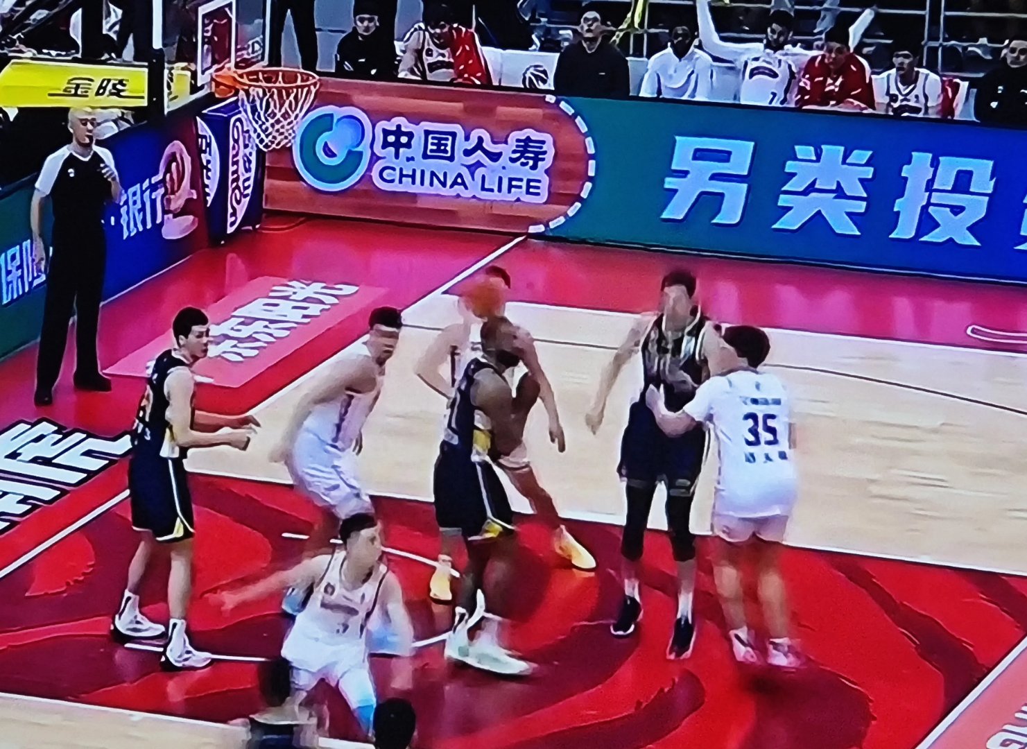 沪上德比两队互有胜负，不分上下的对决