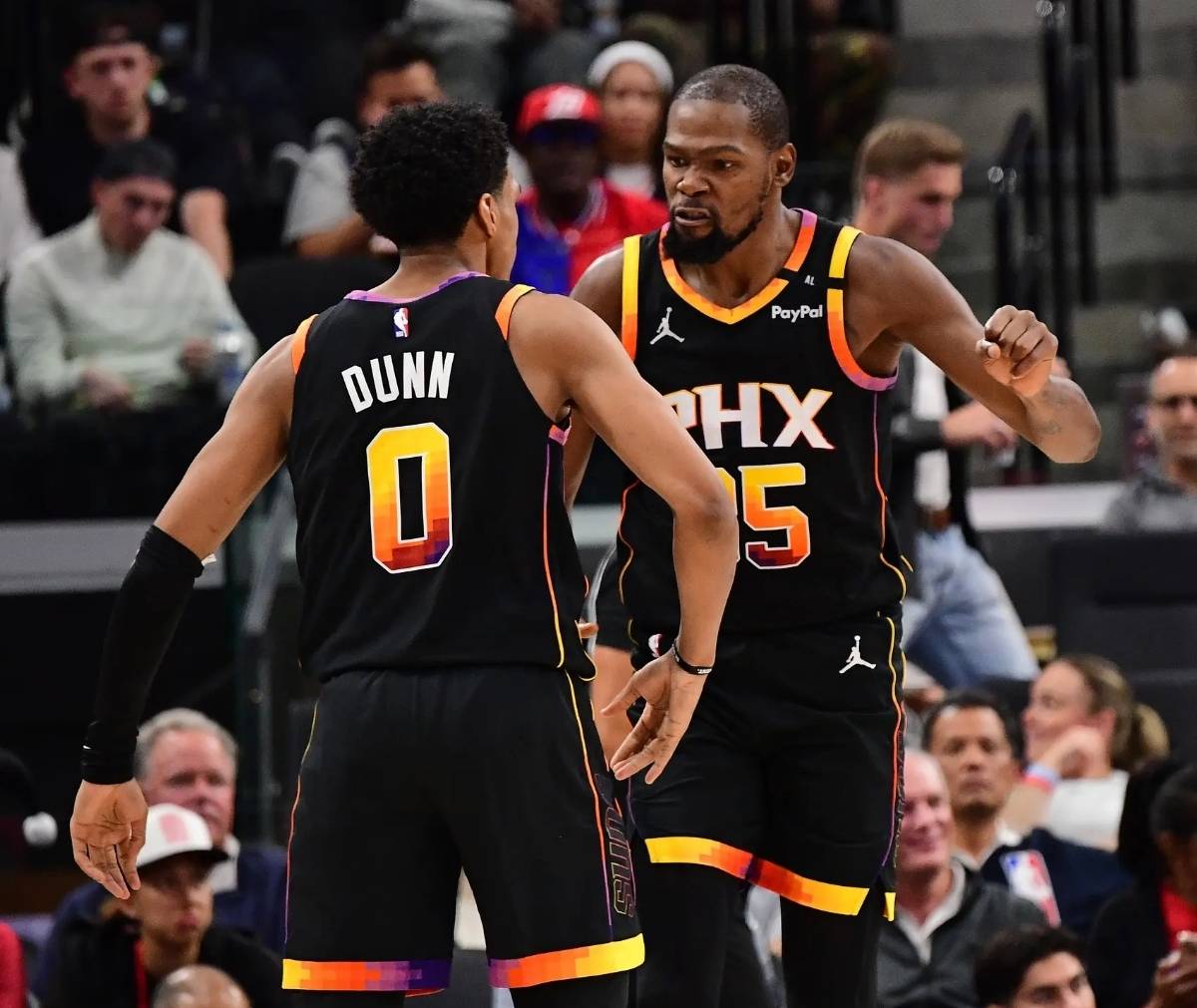 包含76人客场大胜国王，巩固东部第二排名的词条