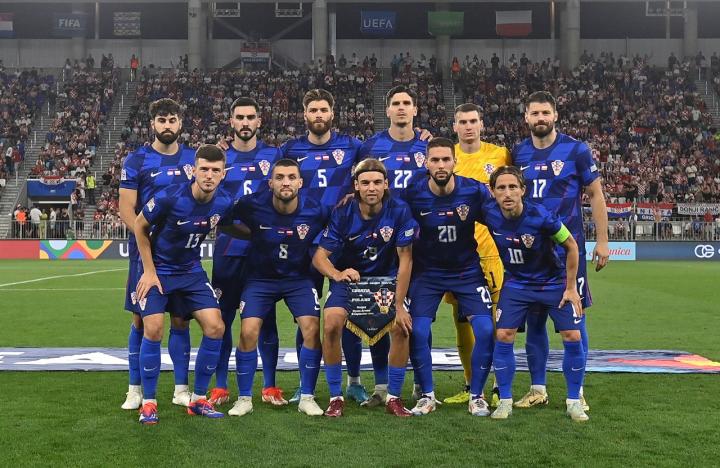 包含阿贾克斯客场力克罗马，挺进欧国联四强的词条