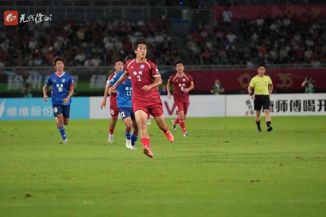 1xBit体育官网入口-球场上演激烈厮杀，团队拼搏拼尽全力