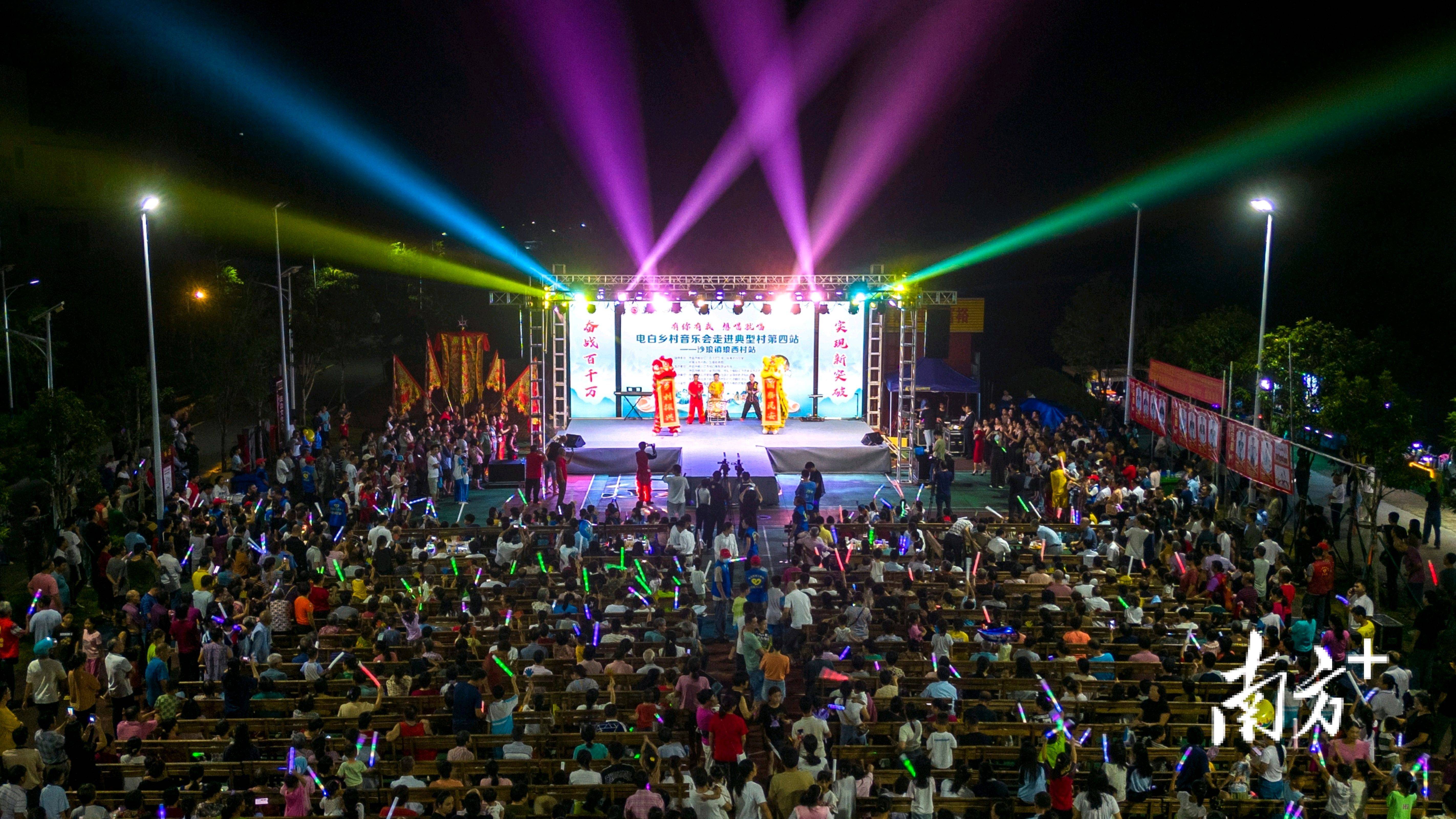 1xBit体育网页版入口-精彩比赛引领激动心情，观众尽兴欢呼