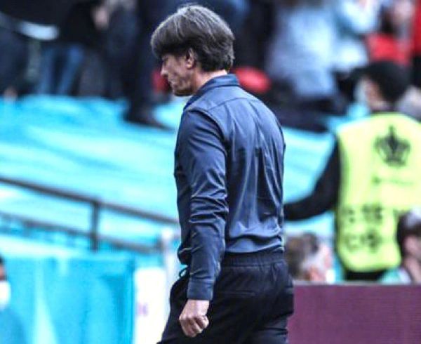 德国后防漏洞频现，主帅急需解决的简单介绍