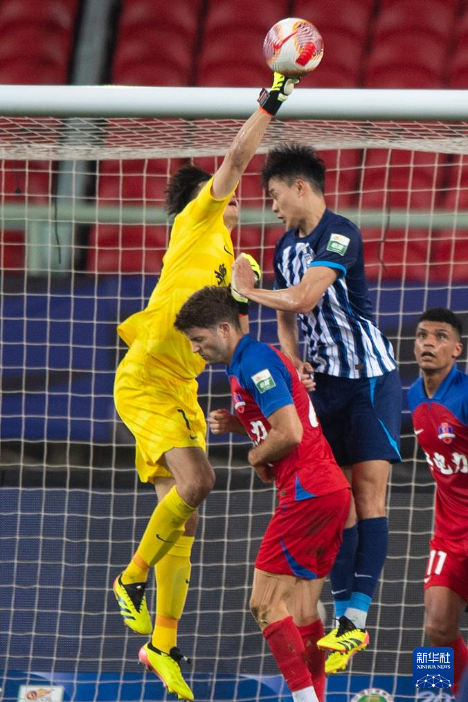 门将扑出关键点球，帮助球队取得胜利