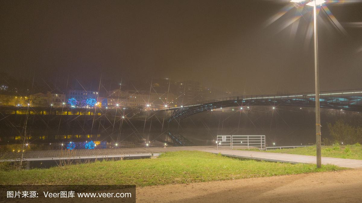 1xBit体育平台-里昂主场失利，联赛前景蒙上一层阴影的简单介绍