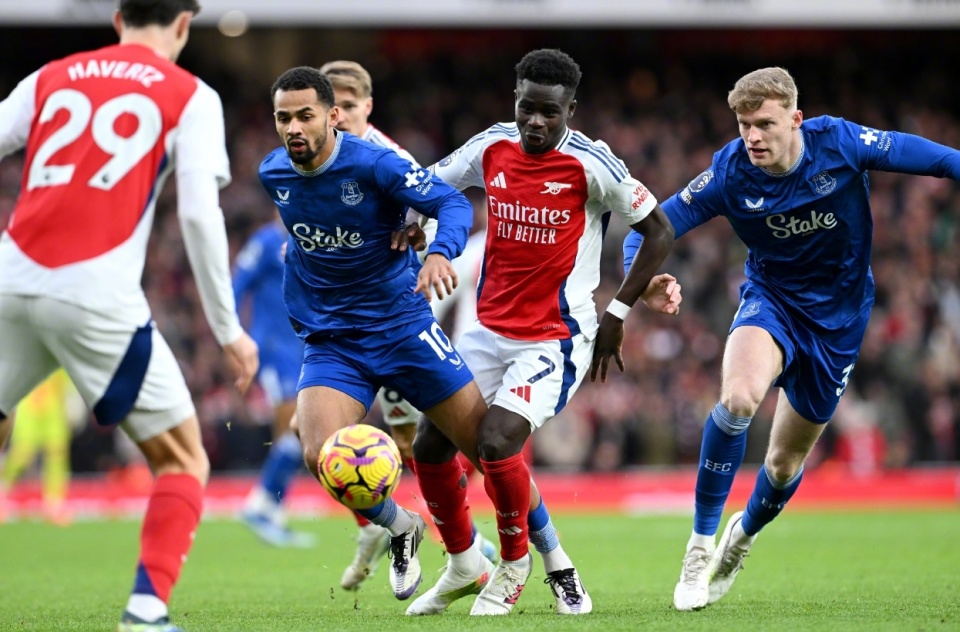 英格兰国门出色扑救，助球队晋级