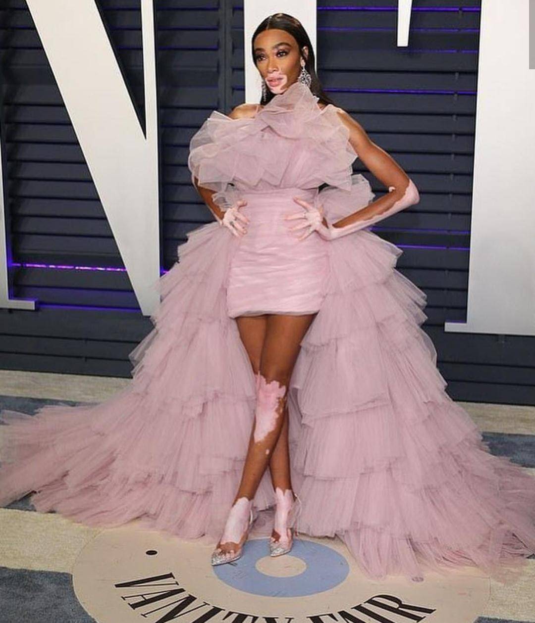 包含澳洲女足球队实力雄厚，备受瞩目的词条