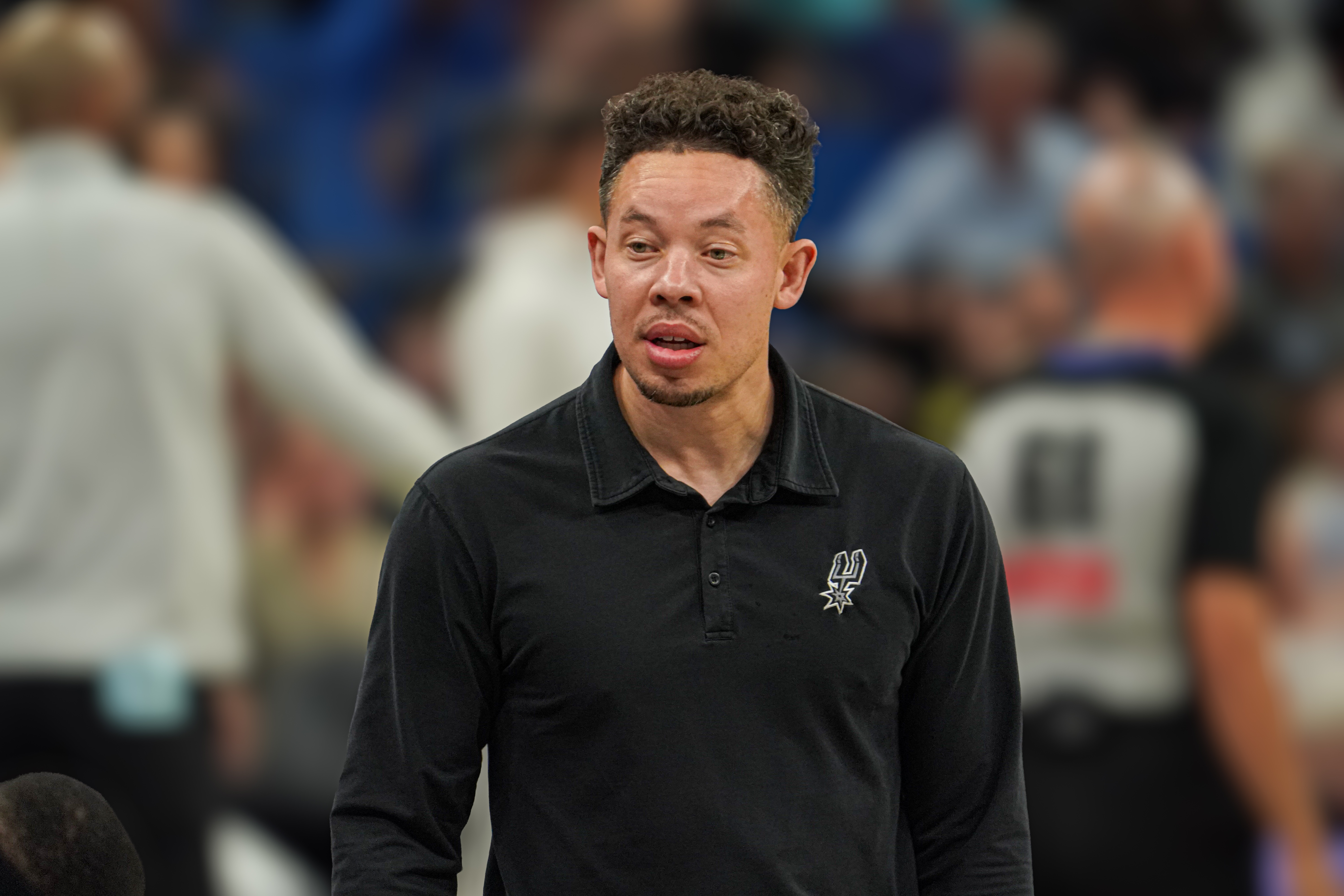 1xBit体育馆-马刺主教练因伤休息期回归指挥球队的简单介绍