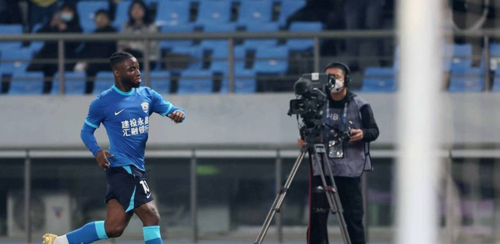 1xBit体育网址-国安客场逼平申花，战术多变取得稳定态势的简单介绍