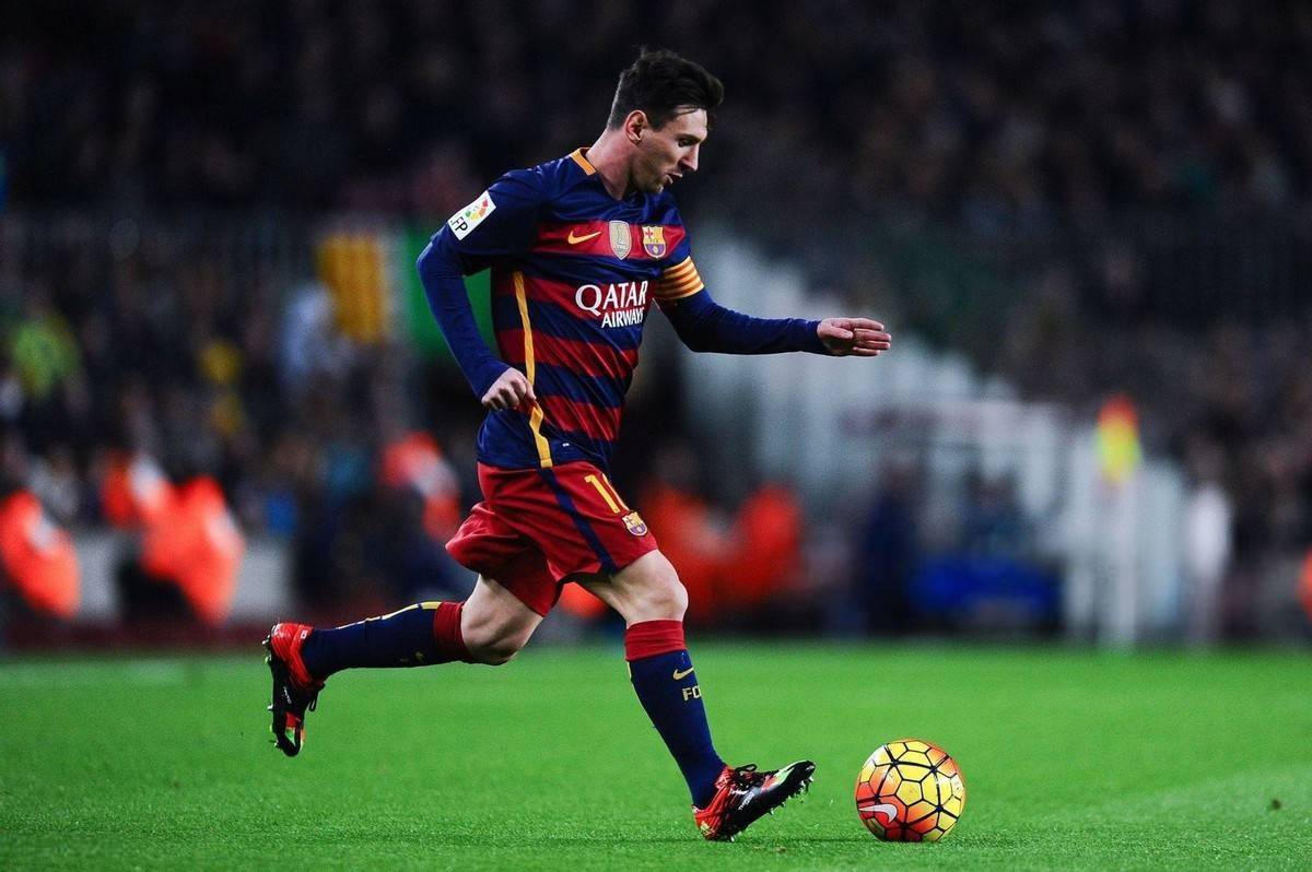 包含西甲联赛重启，巴萨主场取胜领先榜首，梅西再次助攻彰显统治力的词条