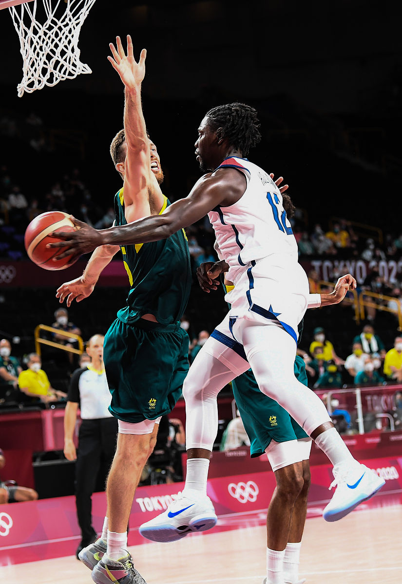 关于澳洲明星球员在亚洲篮球赛场上表现出色，成为焦点的信息