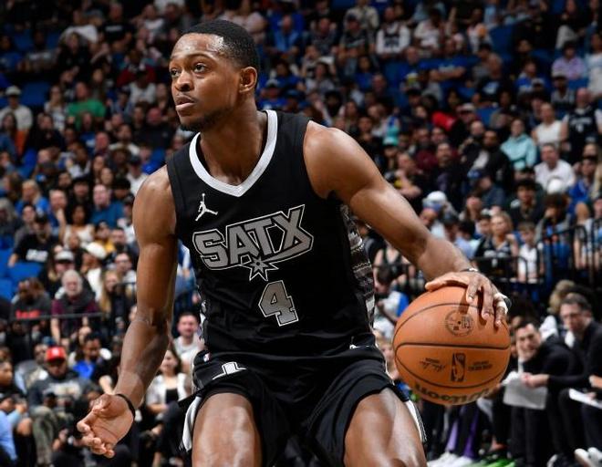 开拓者险胜马刺，近期表现稳定