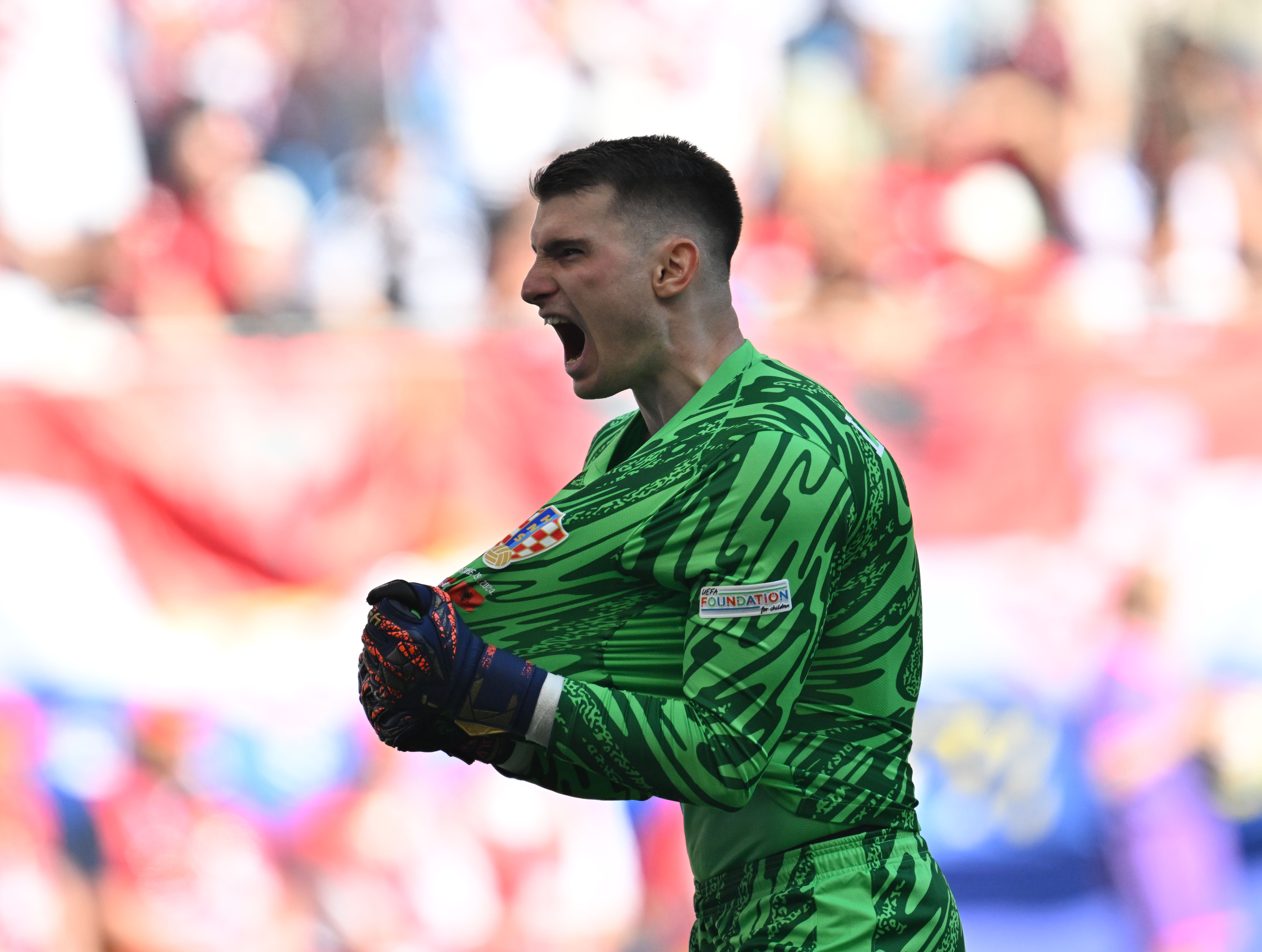 包含克罗地亚队奋力抗击，战平对手的词条